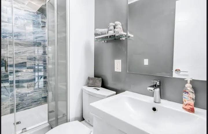 1905 N 45th Avenue, Hollywood, FL 33021 photo 12