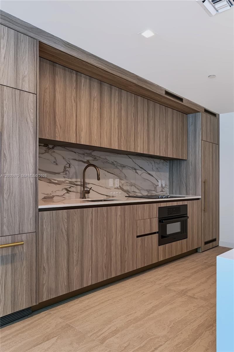 77 SE 5th St # 4106, Miami, FL 33131 photo 5