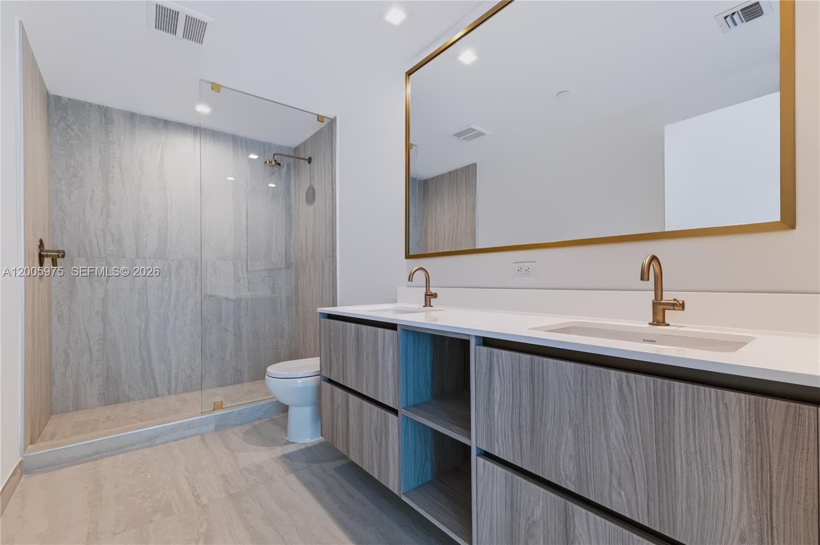 77 SE 5th St # 4106, Miami, FL 33131 photo 11