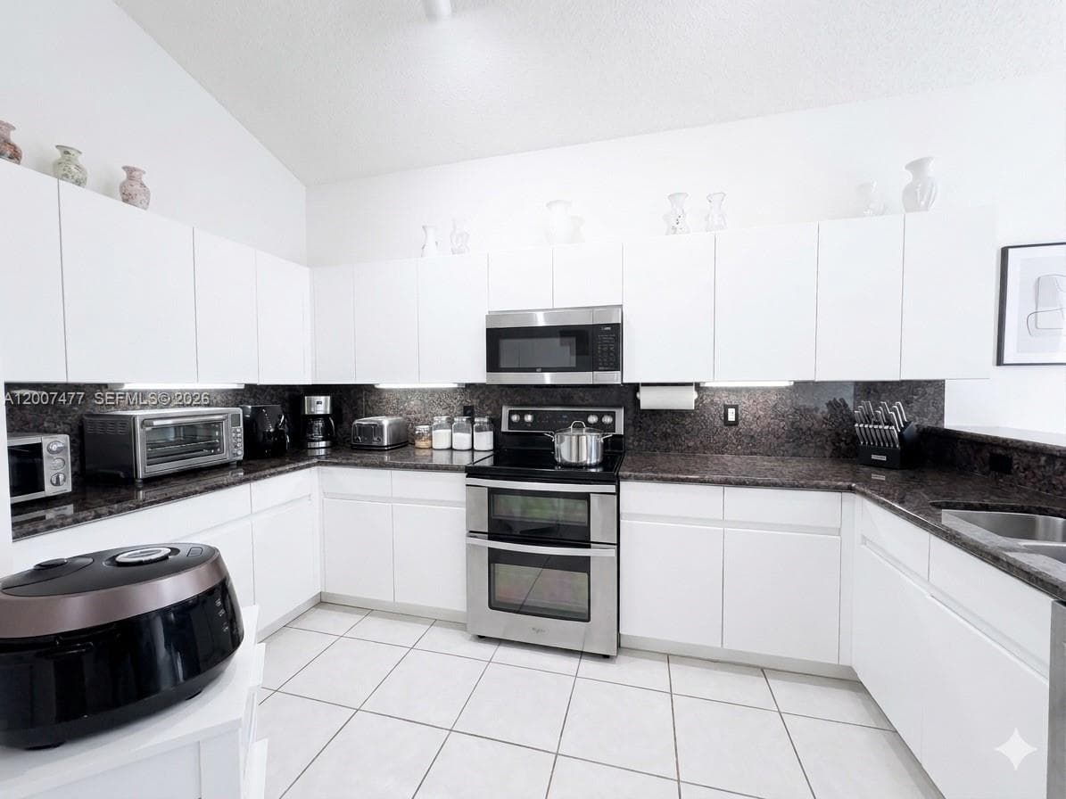 1510 W Lacosta Dr W, Pembroke Pines, FL 33027 photo 13