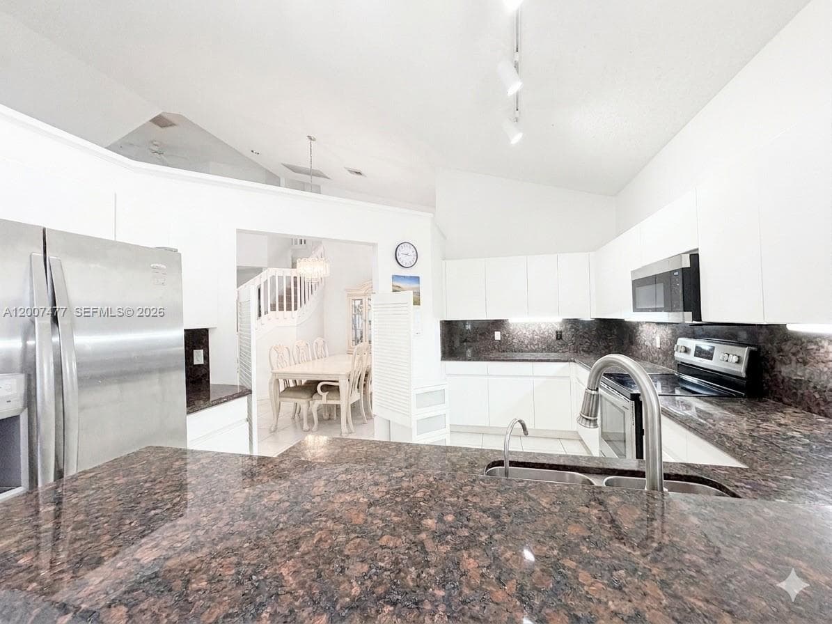 1510 W Lacosta Dr W, Pembroke Pines, FL 33027 photo 12