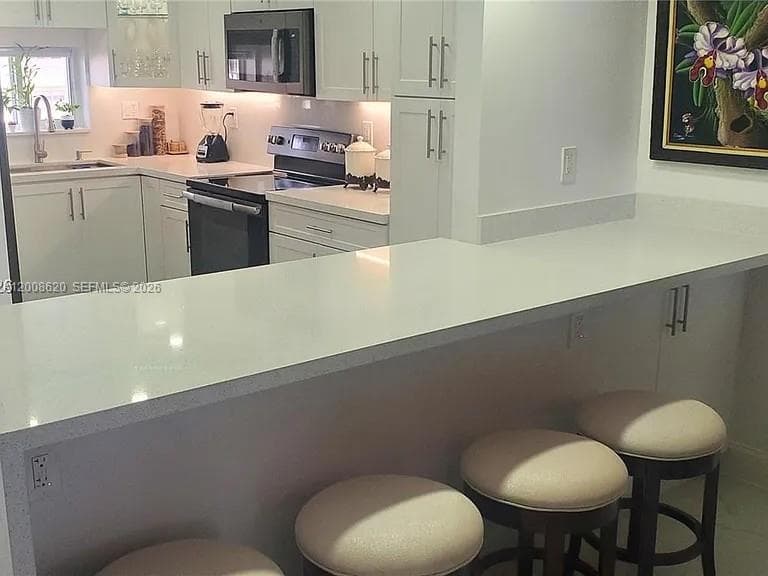 9720 S Hollybrook Lake Dr # 303, Pembroke Pines, FL 33025 photo 2