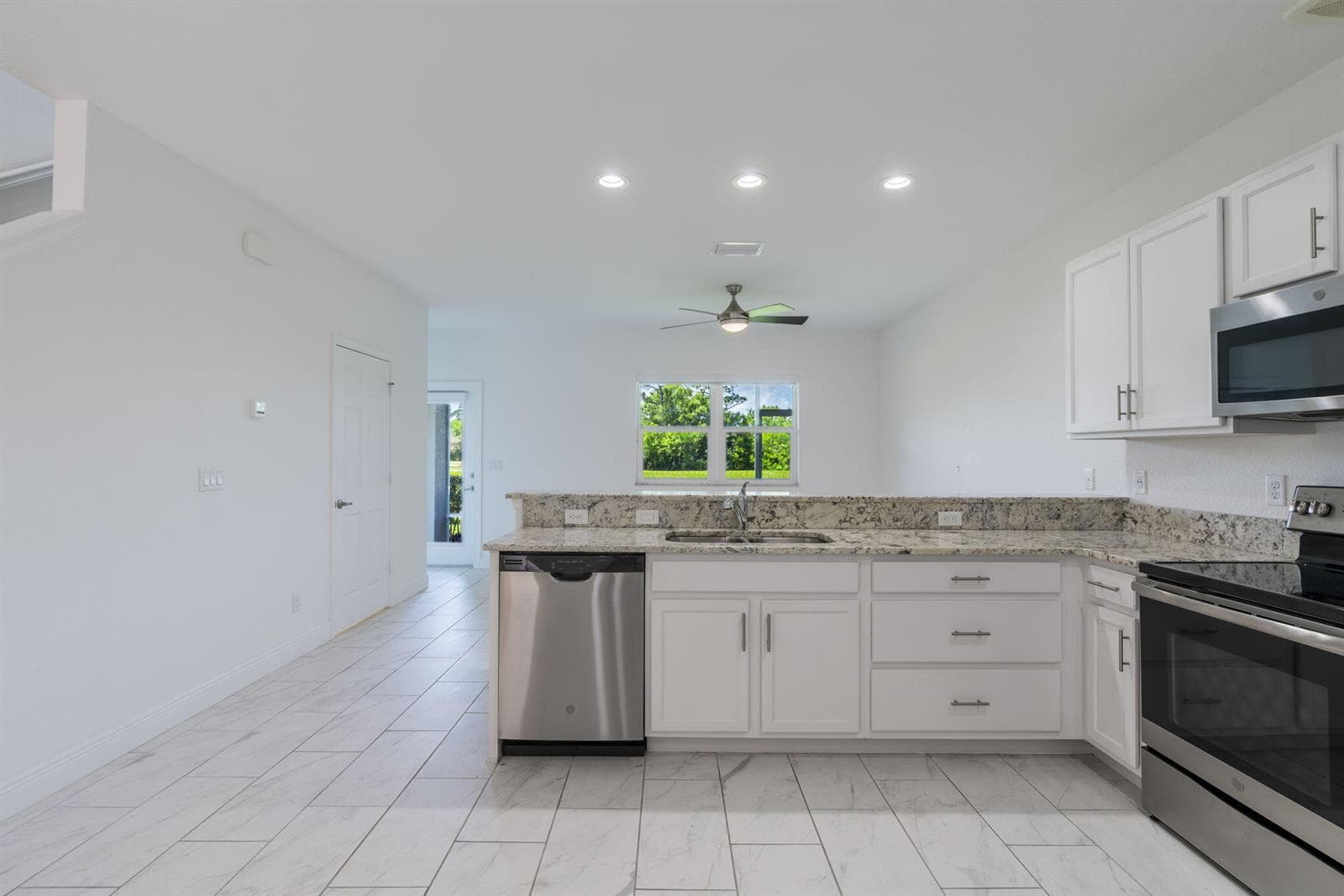 696 NE Waters Edge Lane, Port St. Lucie, FL 34983 photo 7
