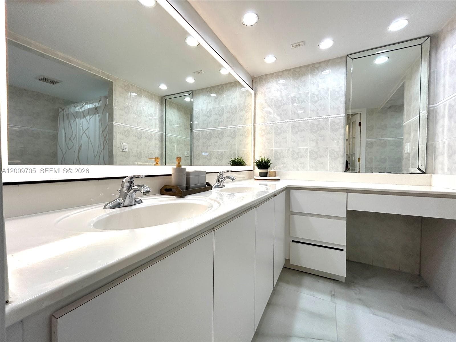 6039 Collins Ave # 1507, Miami Beach, FL 33140 photo 13