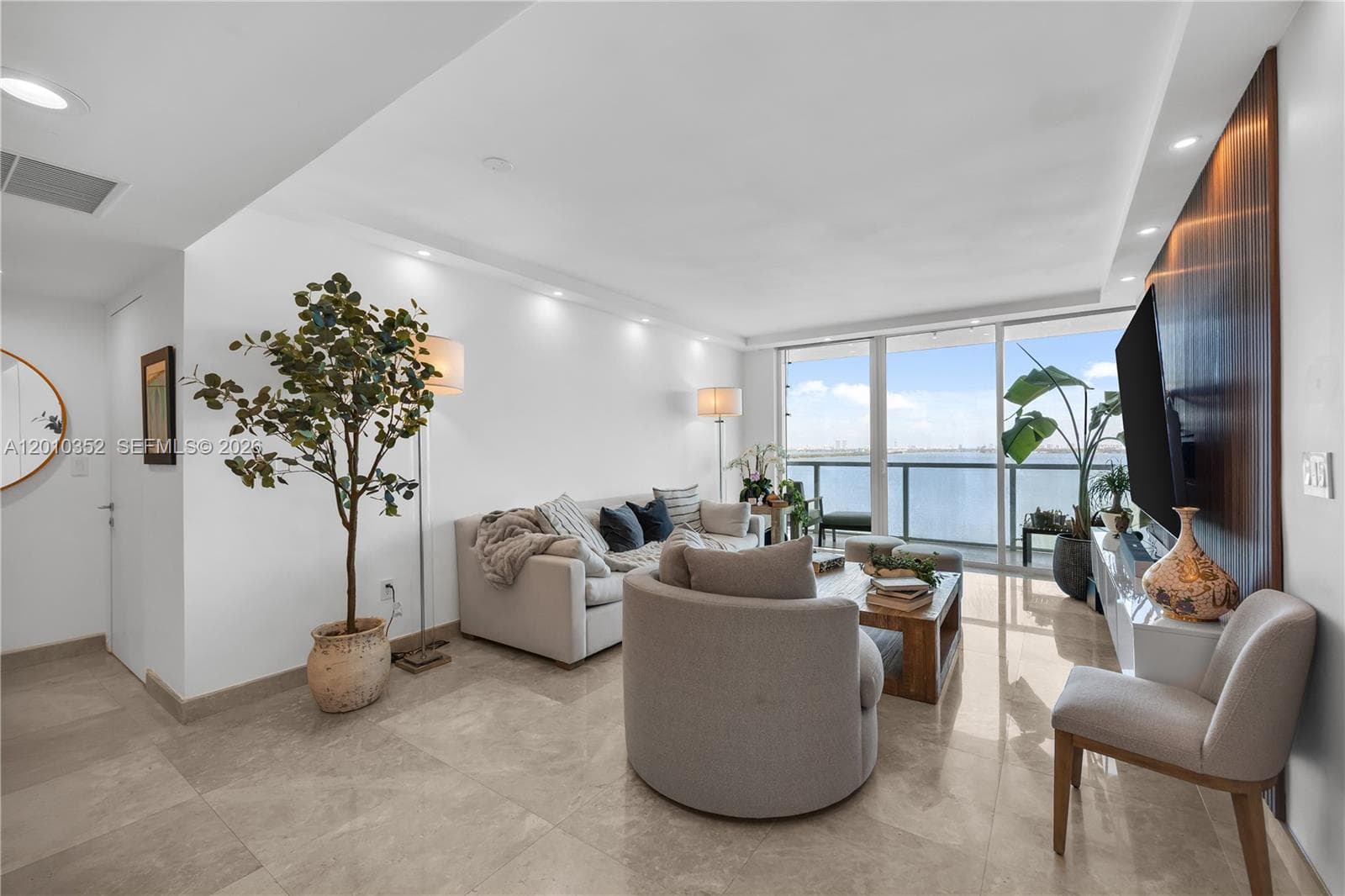 665 NE 25th St # 1503, Miami, FL 33137 photo 3