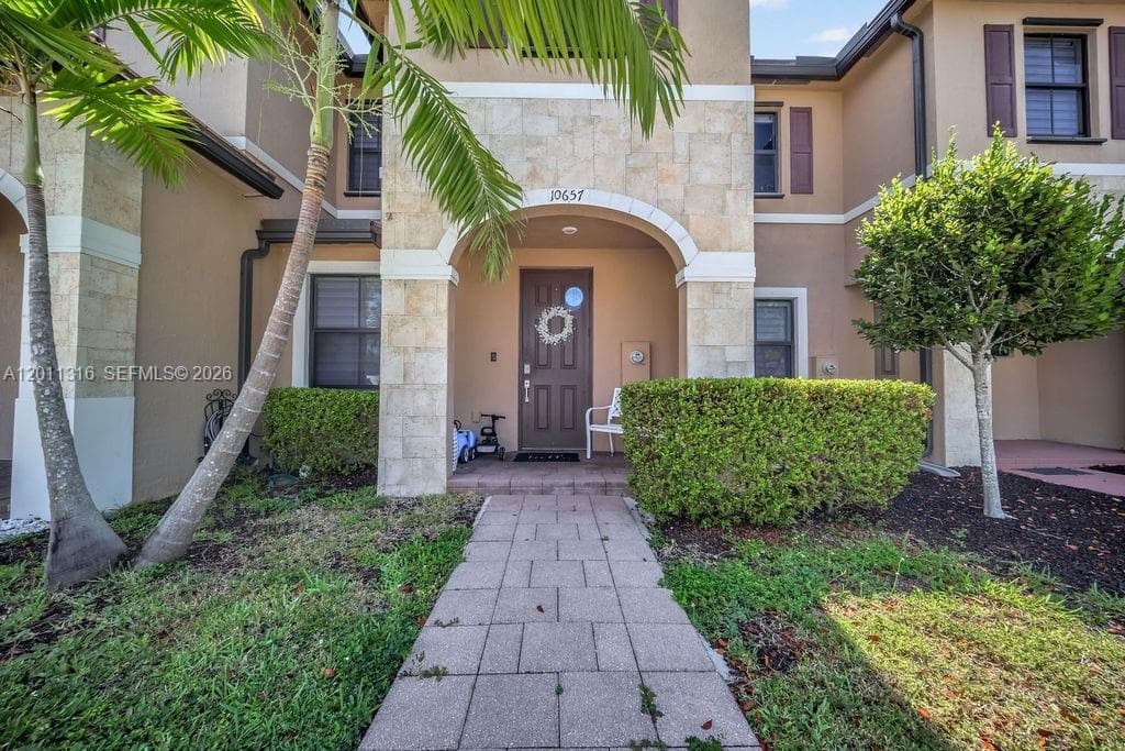 10657 W 32nd Ln, Hialeah, FL 33018 photo 2