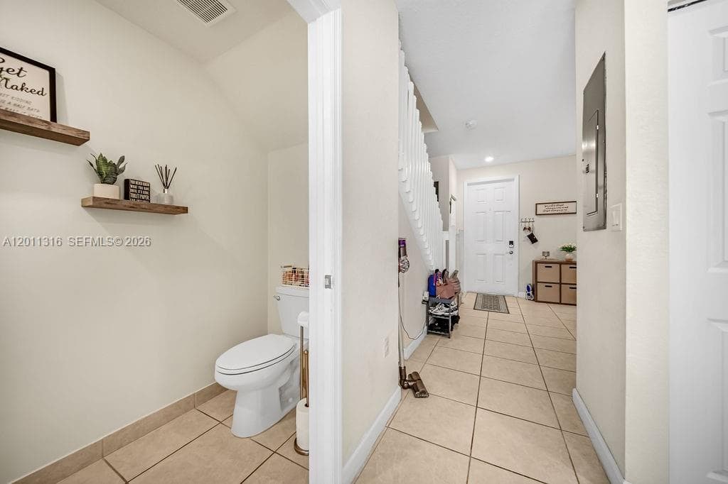 10657 W 32nd Ln, Hialeah, FL 33018 photo 9