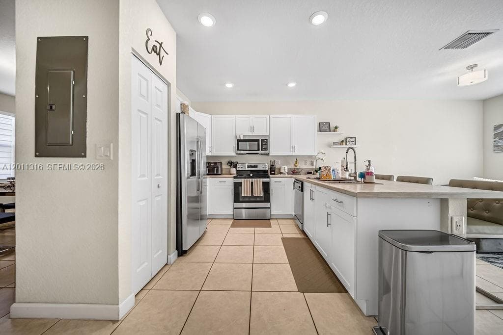 10657 W 32nd Ln, Hialeah, FL 33018 photo 10