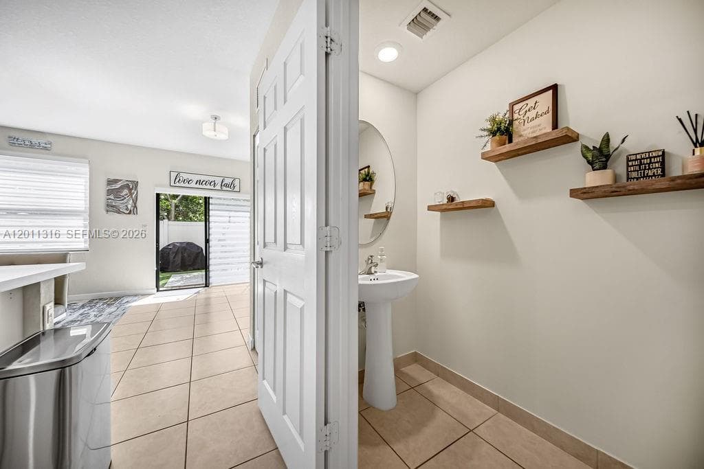 10657 W 32nd Ln, Hialeah, FL 33018 photo 8