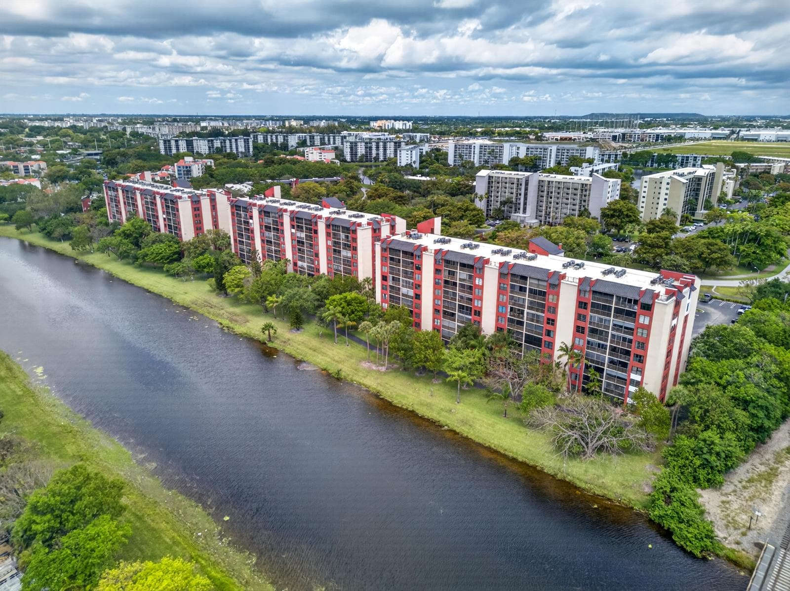 2200 S Cypress Bend Drive # 101, Pompano Beach, FL 33069 photo 2