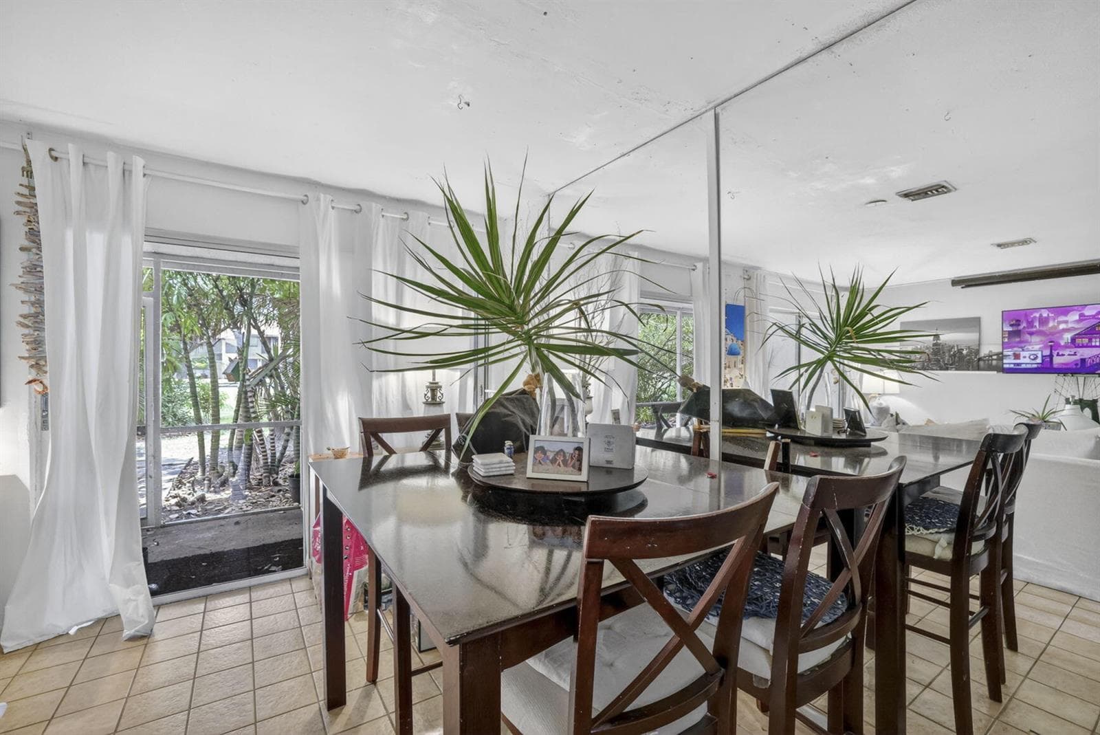 153 W Hemingway Circle W, Margate, FL 33063 photo 6