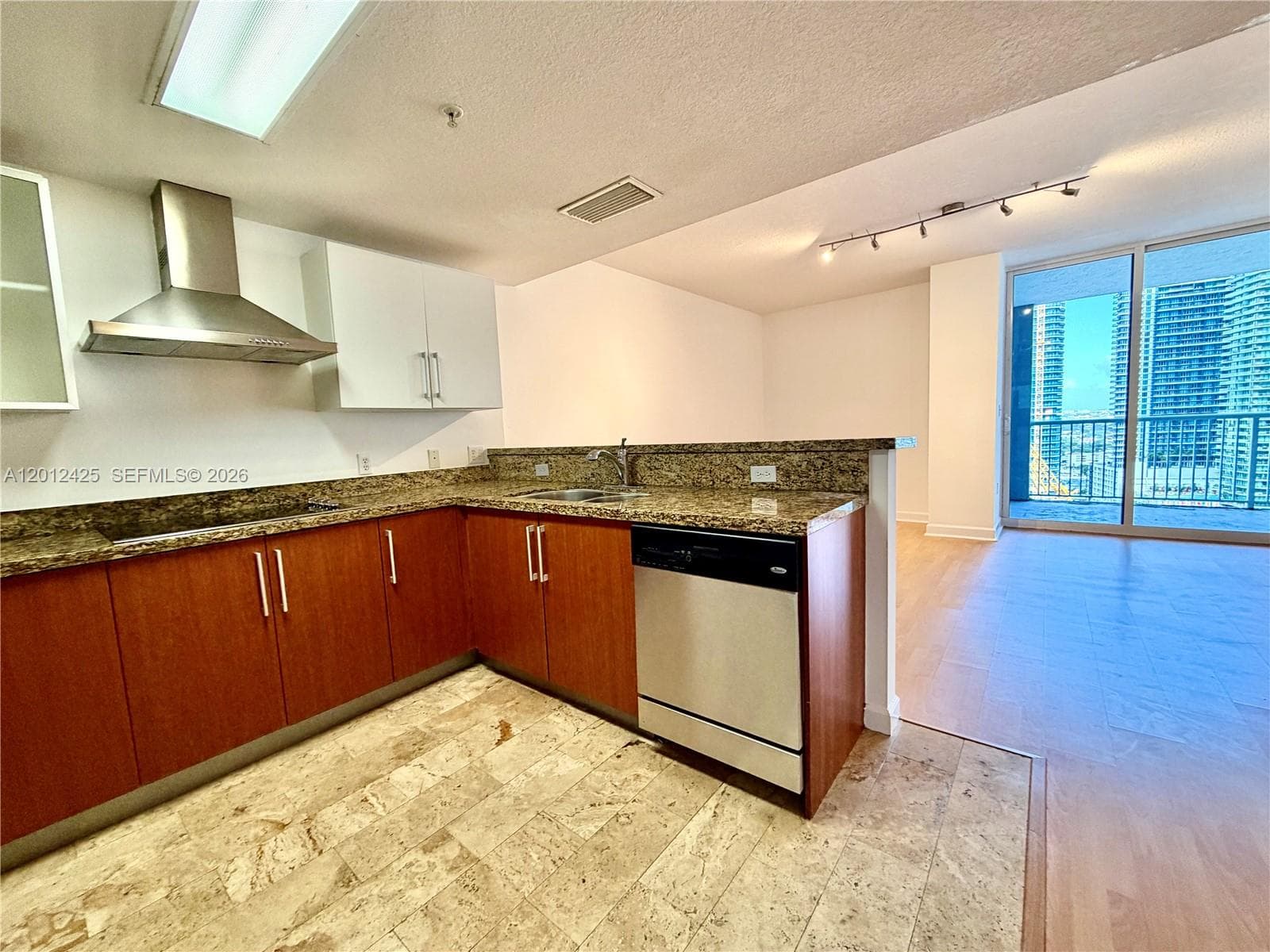 170 SE 14th St # 2906, Miami, FL 33131 photo 2