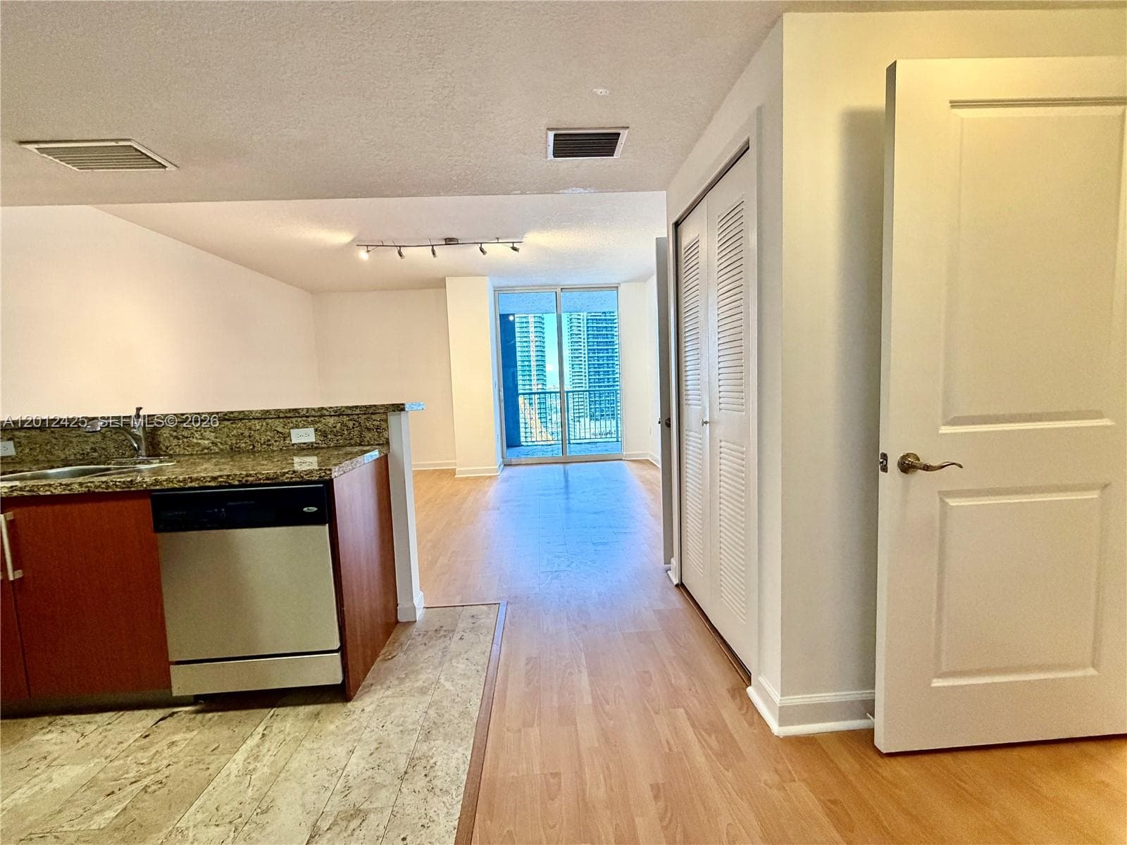 170 SE 14th St # 2906, Miami, FL 33131 photo 3