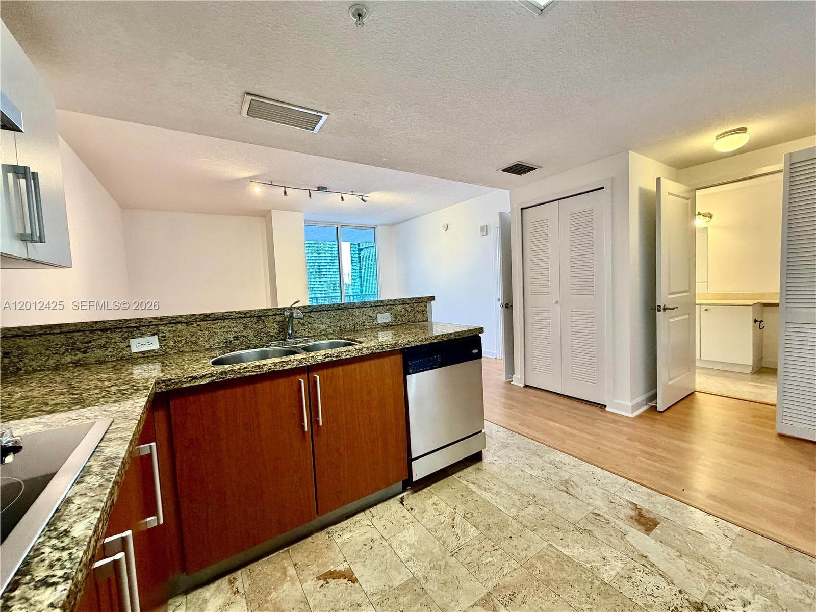 170 SE 14th St # 2906, Miami, FL 33131 photo 4
