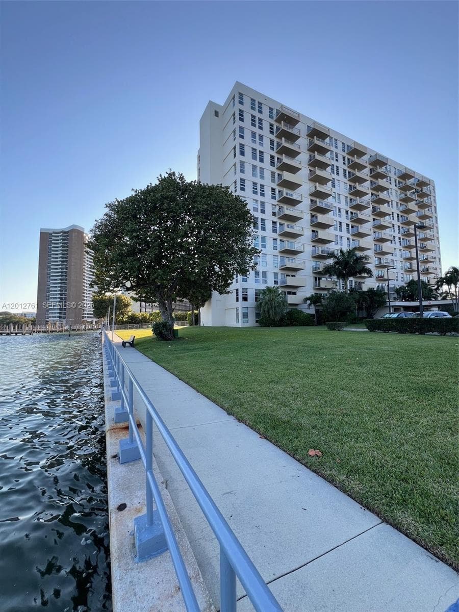 880 NE 69th St # 11M, Miami, FL 33138 photo 6