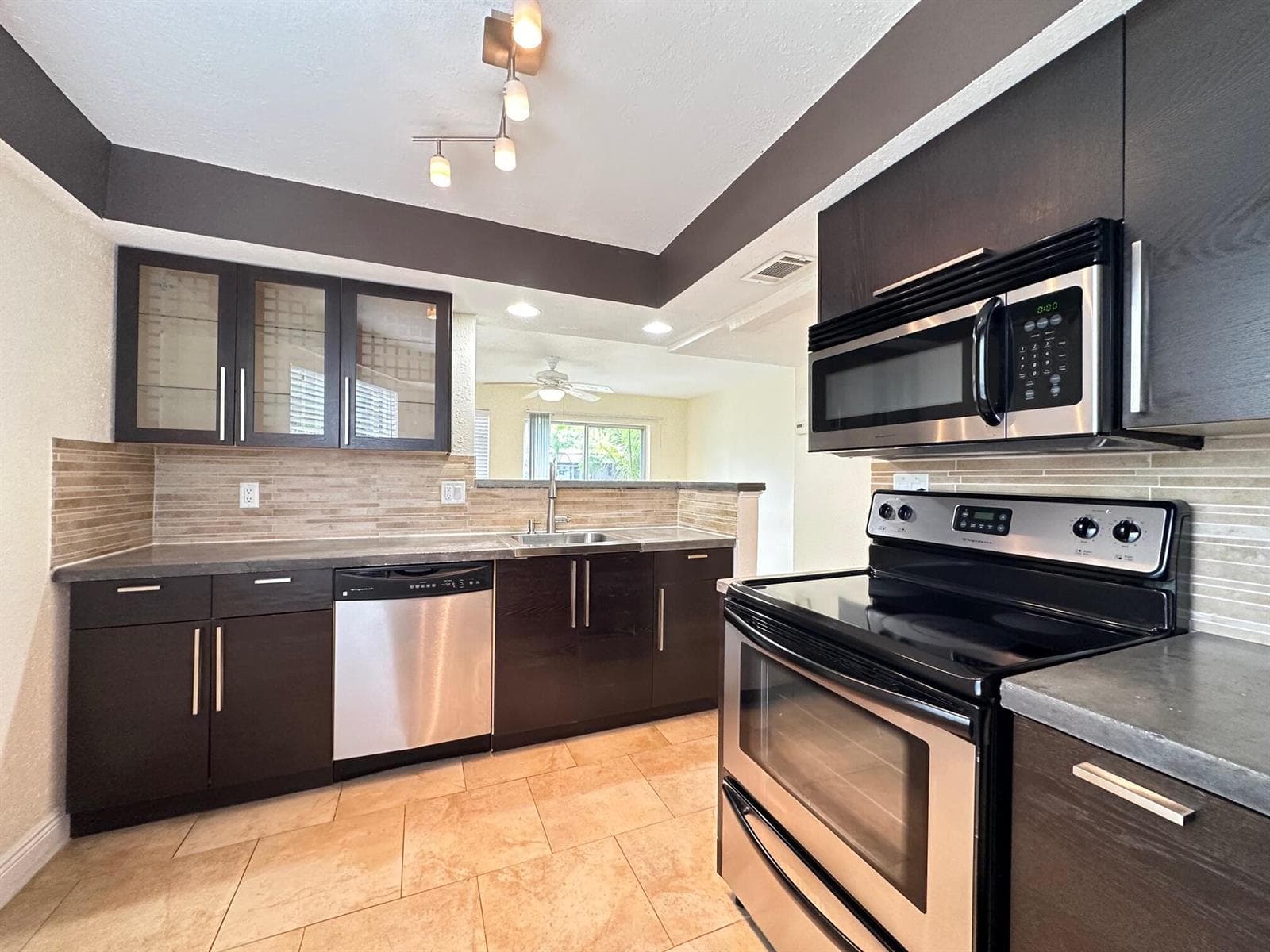 5811 NE 14th Road # 1, Fort Lauderdale, FL 33334 photo 2