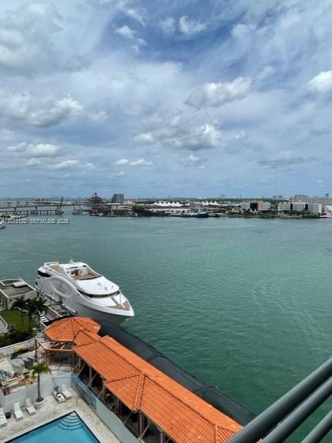 335 S Biscayne Blvd # 1510, Miami, FL 33131