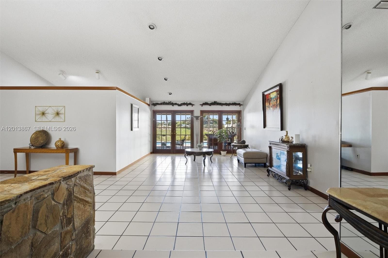 7200 N Oakmont Dr, Hialeah, FL 33015 photo 9