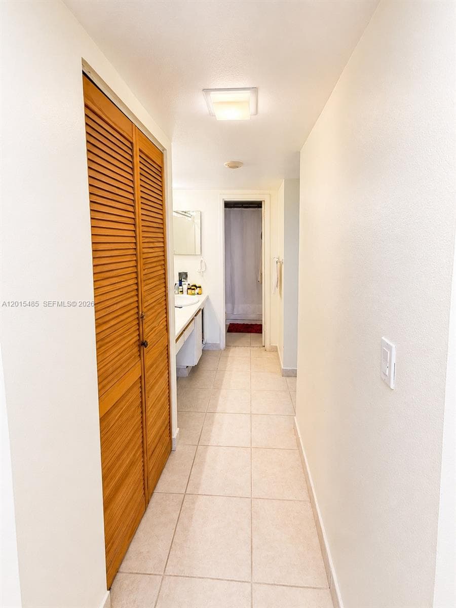 3375 N Country Club Dr # 407, Aventura, FL 33180 photo 6
