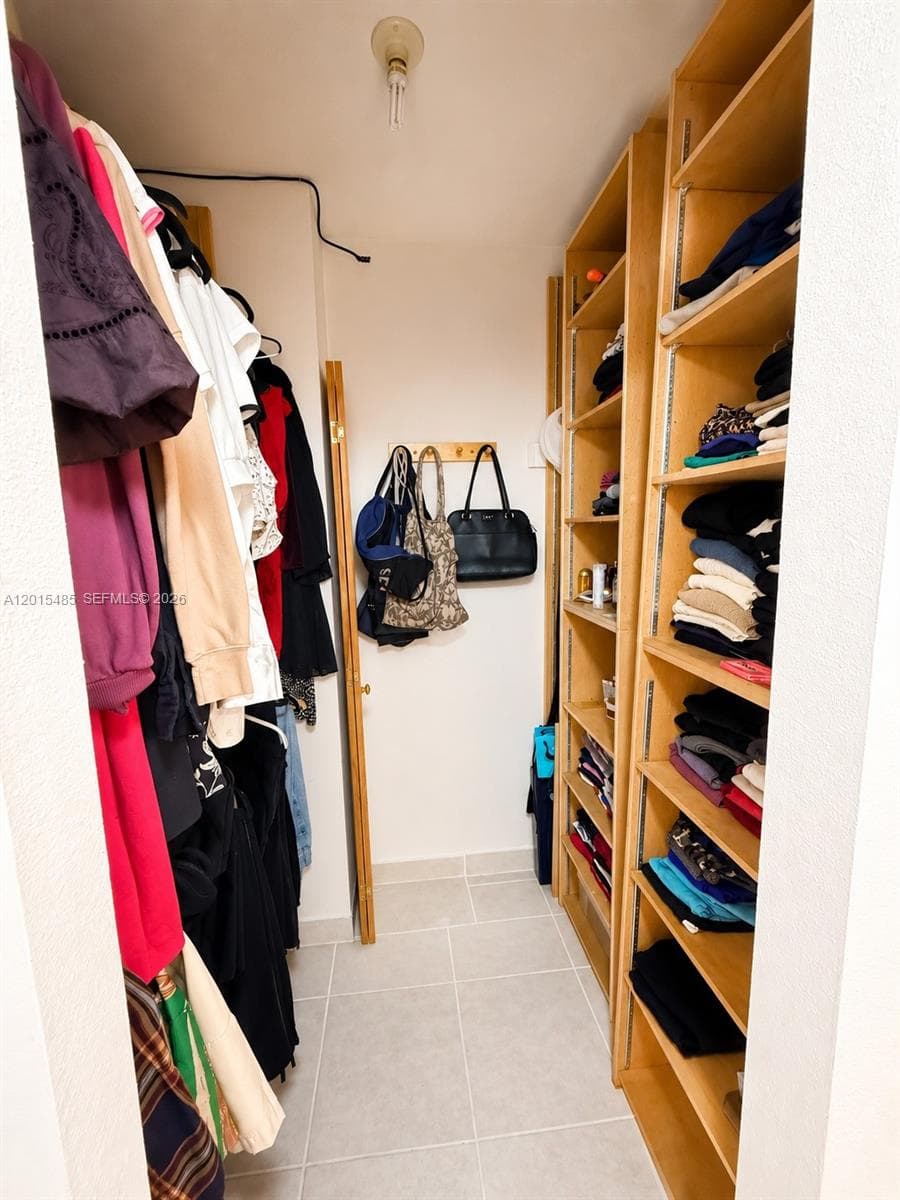 3375 N Country Club Dr # 407, Aventura, FL 33180 photo 9