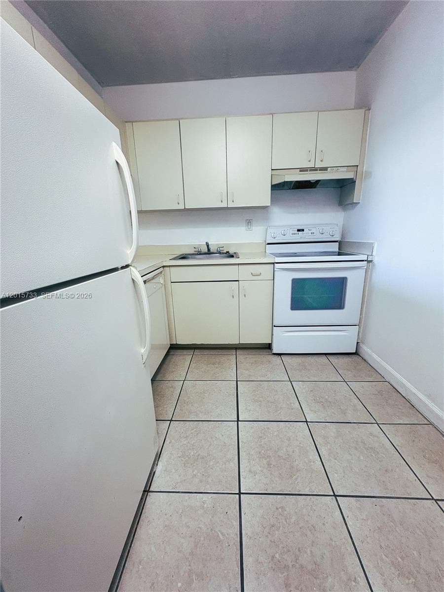 10900 SW 104th St # 315, Miami, FL 33176 photo 3