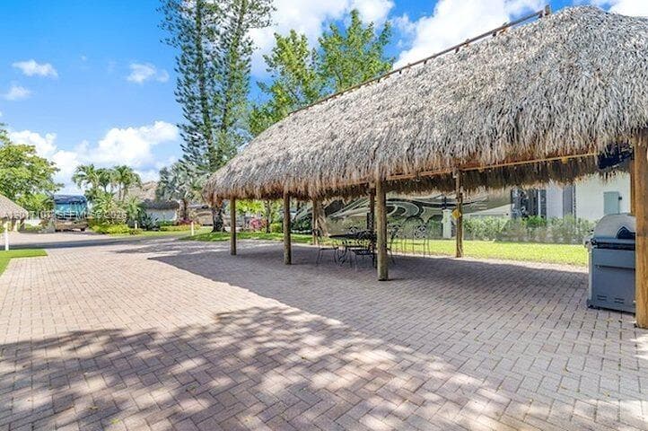 22 S Cortez Dr, Margate, FL 33068 photo 6