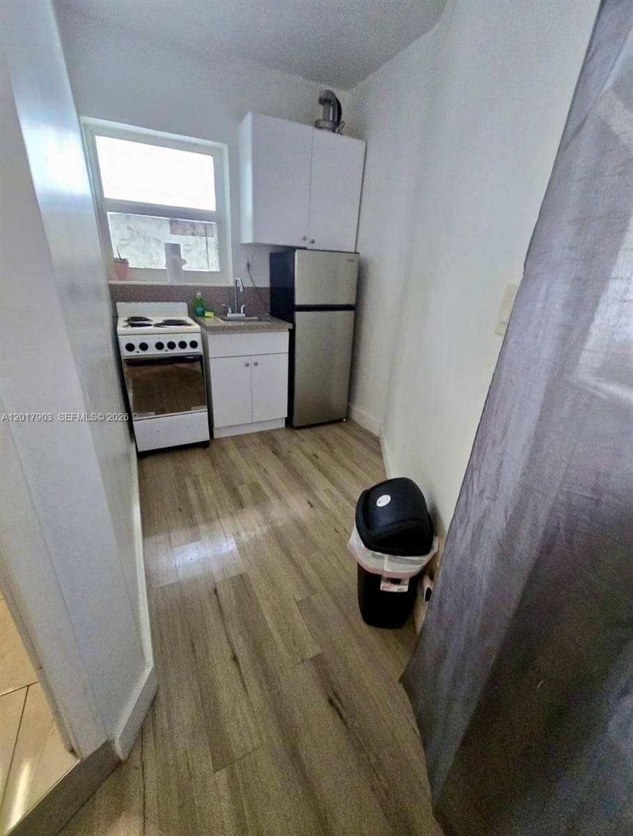 109 SE 9th St # 6, Hallandale Beach, FL 33009 photo 2