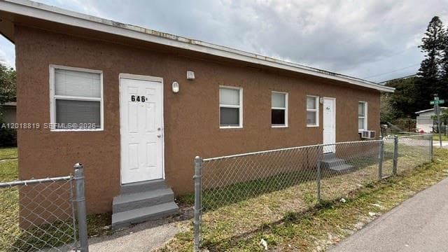 646 NW 14th Ter # APT EAST, Fort Lauderdale, FL 33311 photo 2