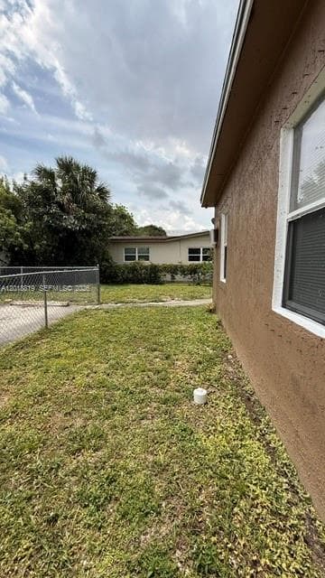 646 NW 14th Ter # APT EAST, Fort Lauderdale, FL 33311 photo 5