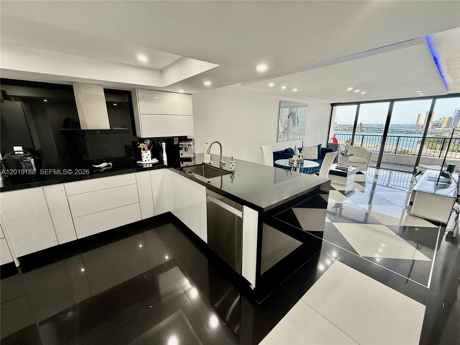 555 NE 15th St # 15H, Miami, FL 33132 photo 6