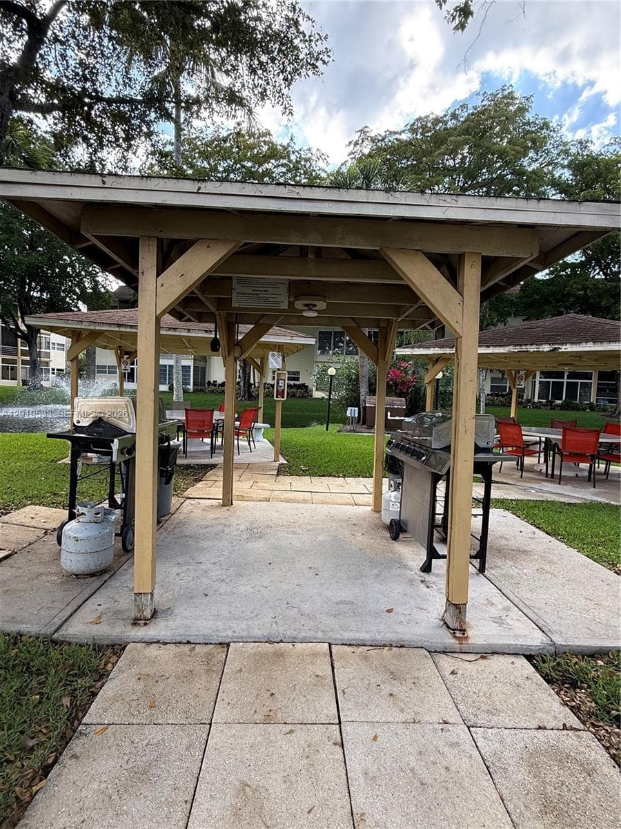 5131 W Oakland Park Blvd # 106, Lauderdale Lakes, FL 33313 photo 10