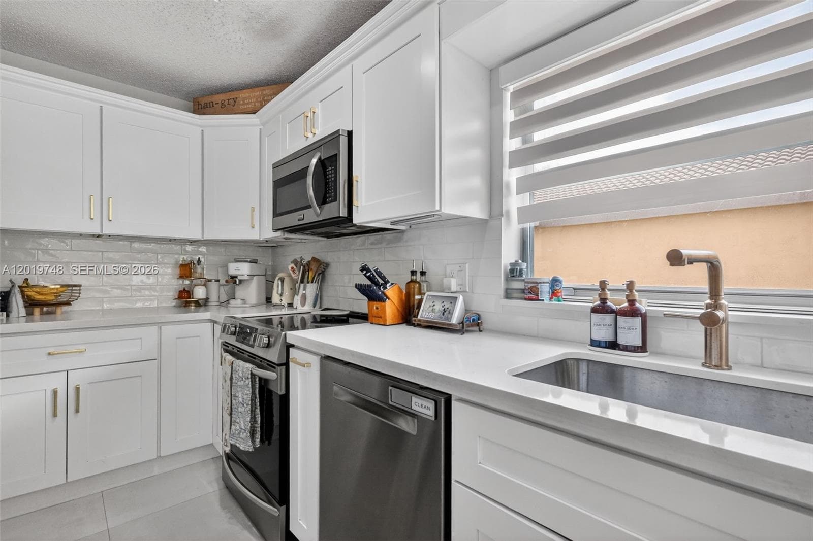 8061 NW 197th St, Hialeah, FL 33015 photo 7
