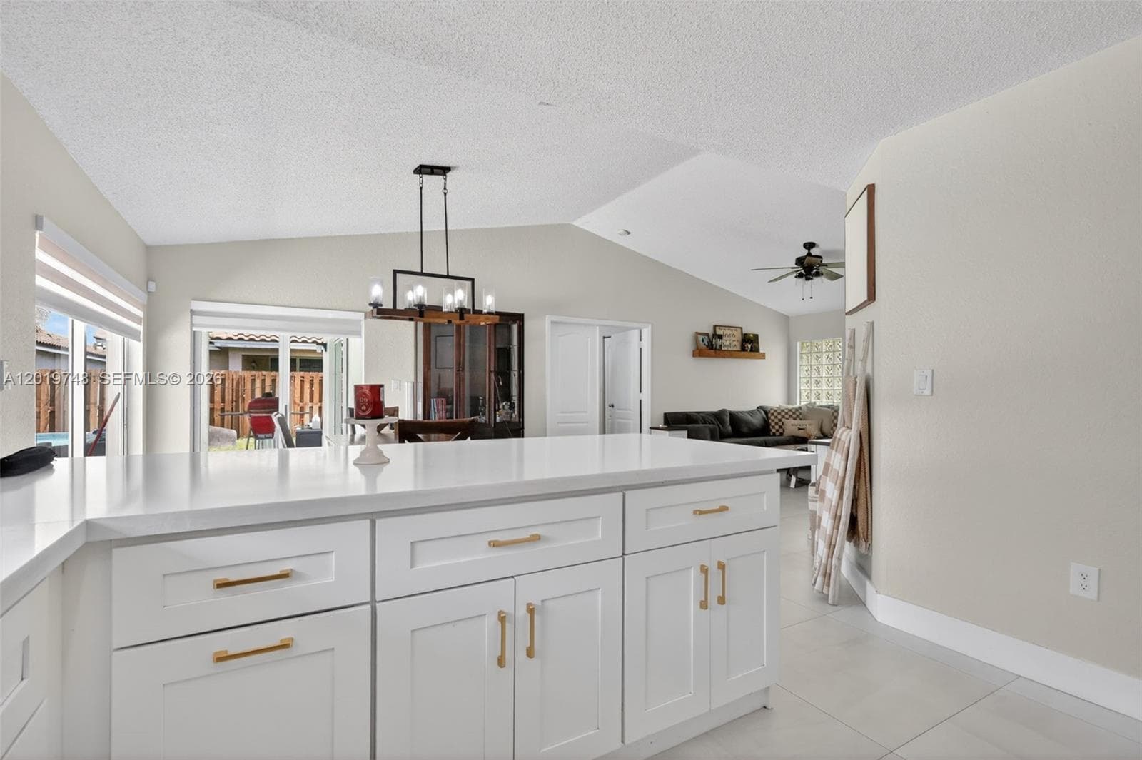 8061 NW 197th St, Hialeah, FL 33015 photo 9