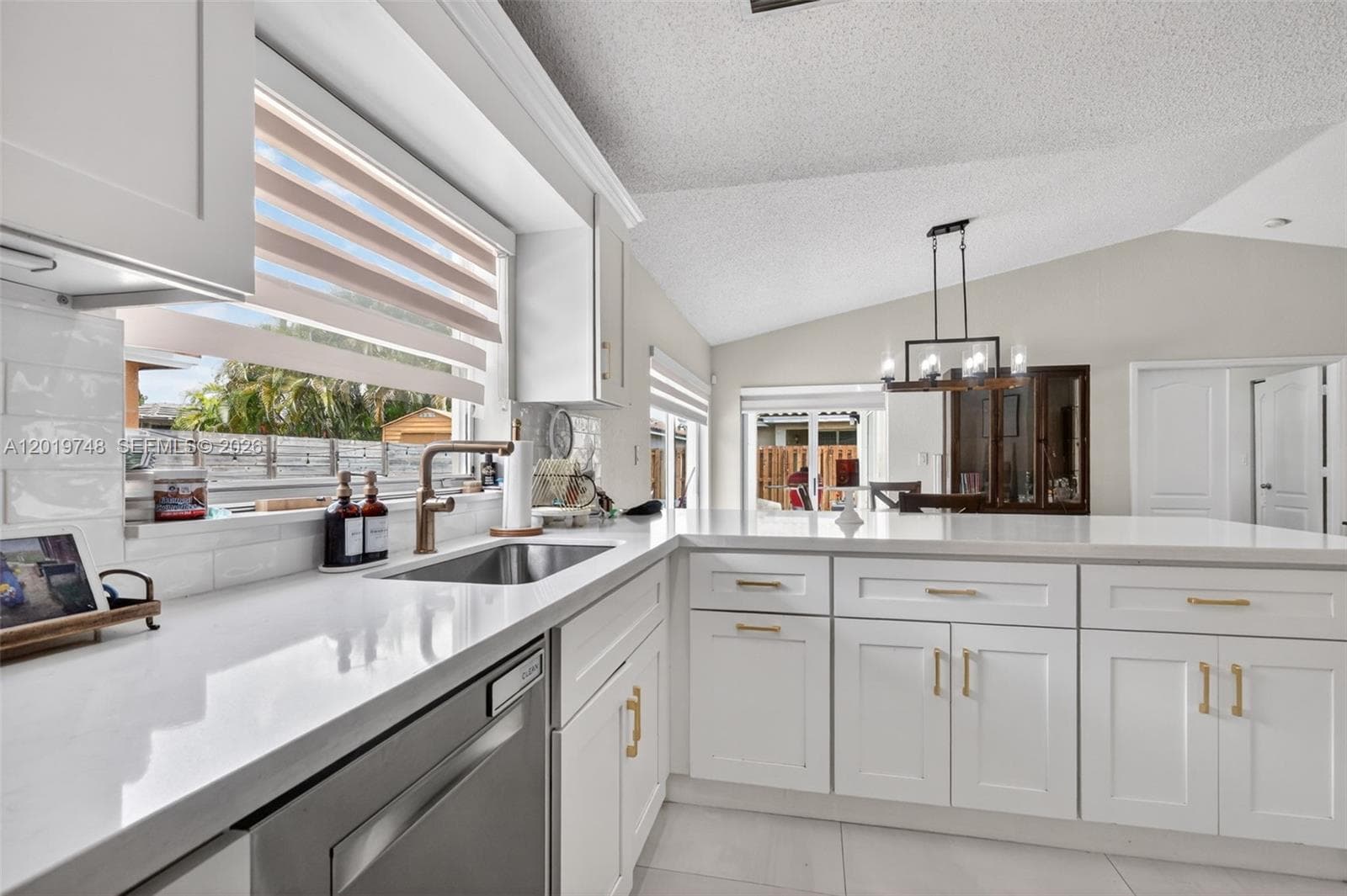 8061 NW 197th St, Hialeah, FL 33015 photo 8