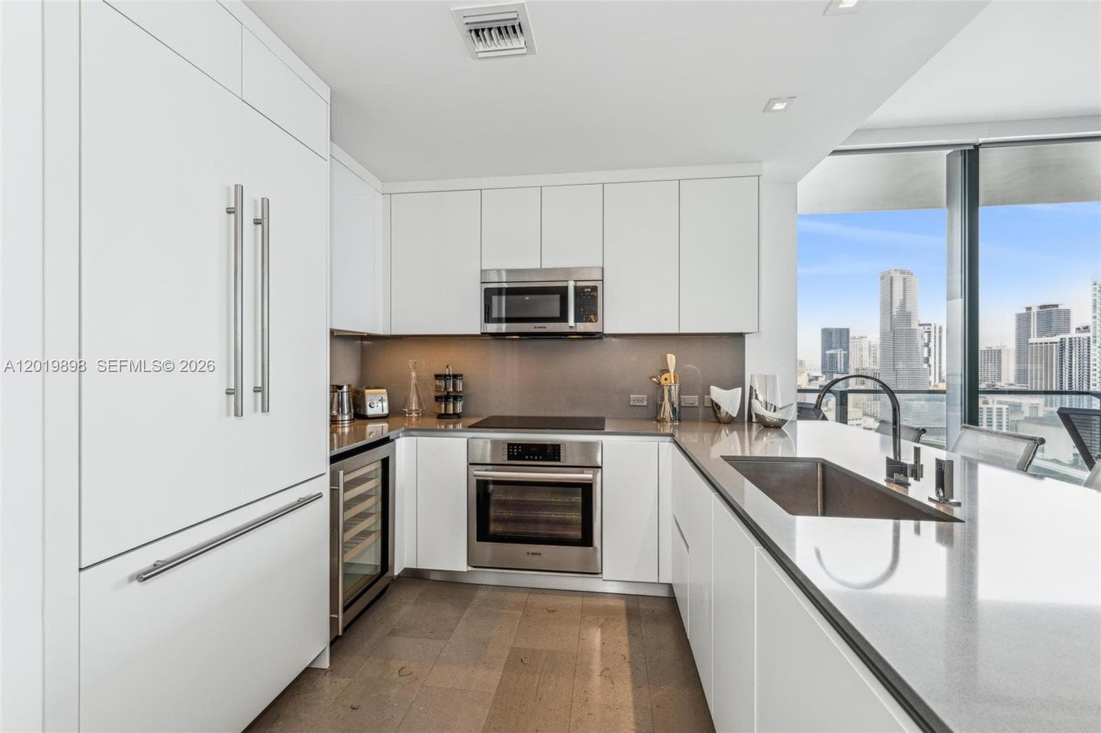 88 SW 7th St # 2111, Miami, FL 33130 photo 7