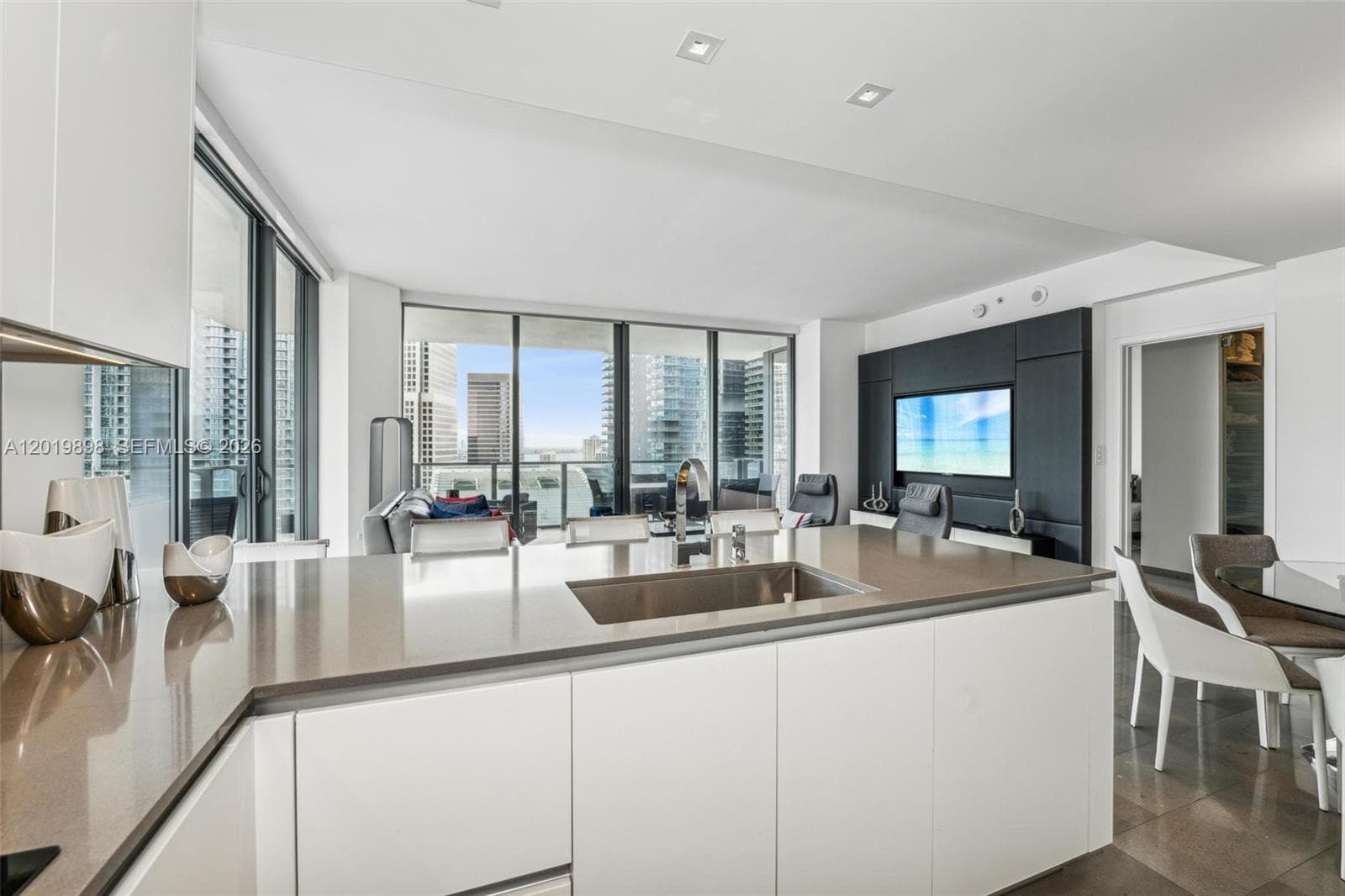 88 SW 7th St # 2111, Miami, FL 33130 photo 8