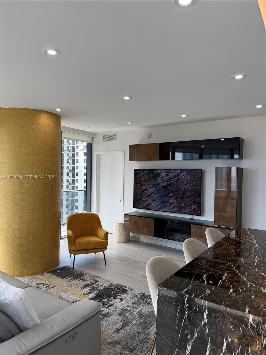 55 SW 9th St # 2703, Miami, FL 33130 photo 7