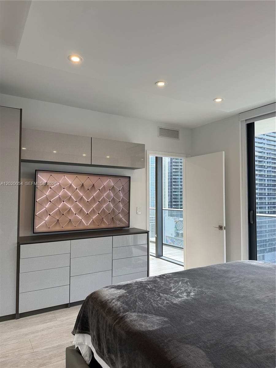55 SW 9th St # 2703, Miami, FL 33130 photo 11