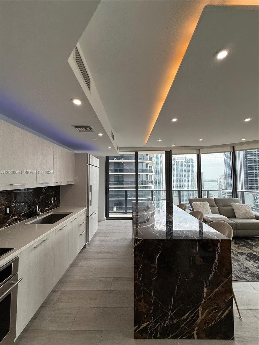 55 SW 9th St # 2703, Miami, FL 33130 photo 4