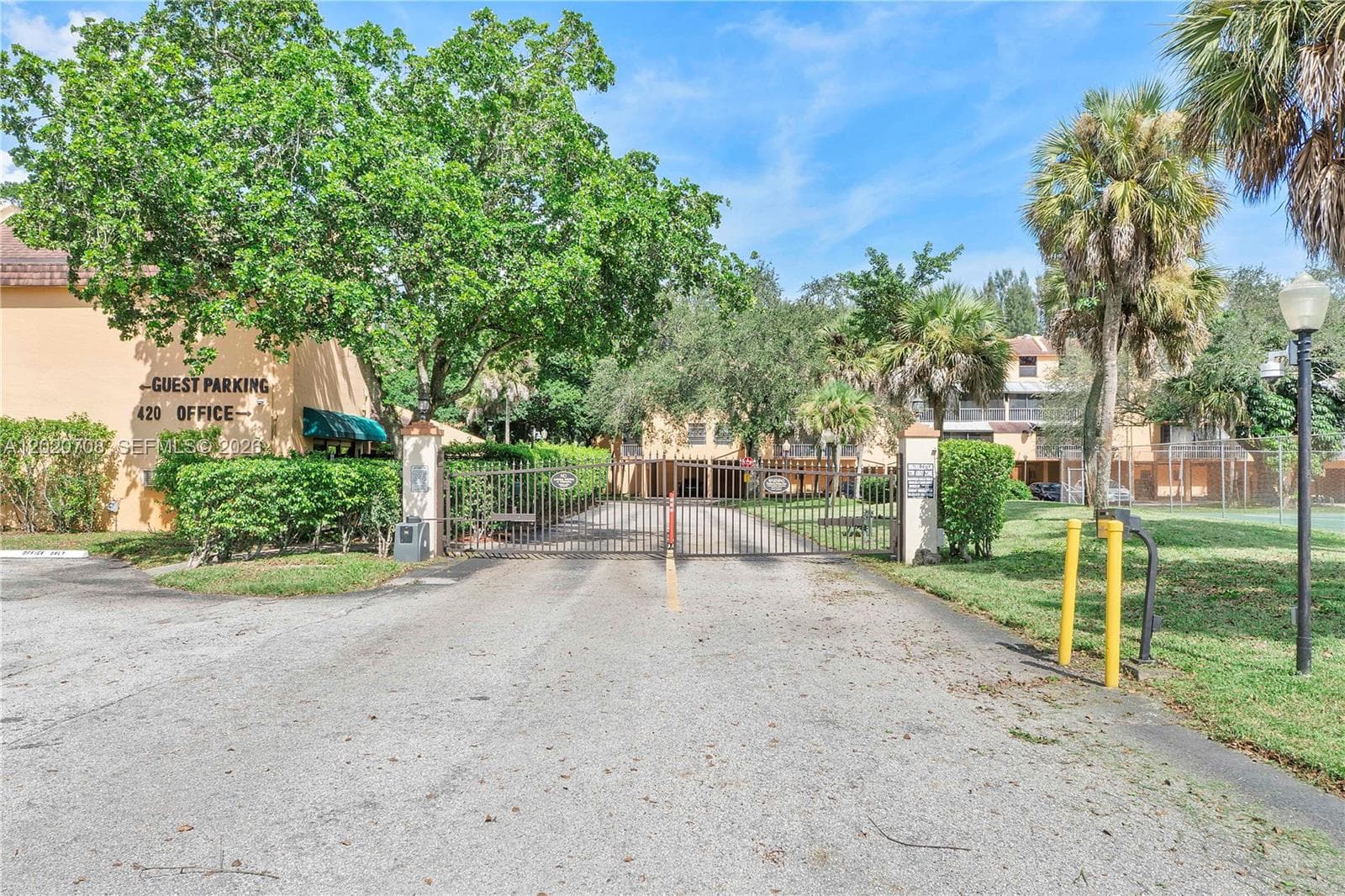430 Commodore Dr # 213, Plantation, FL 33325 photo 3