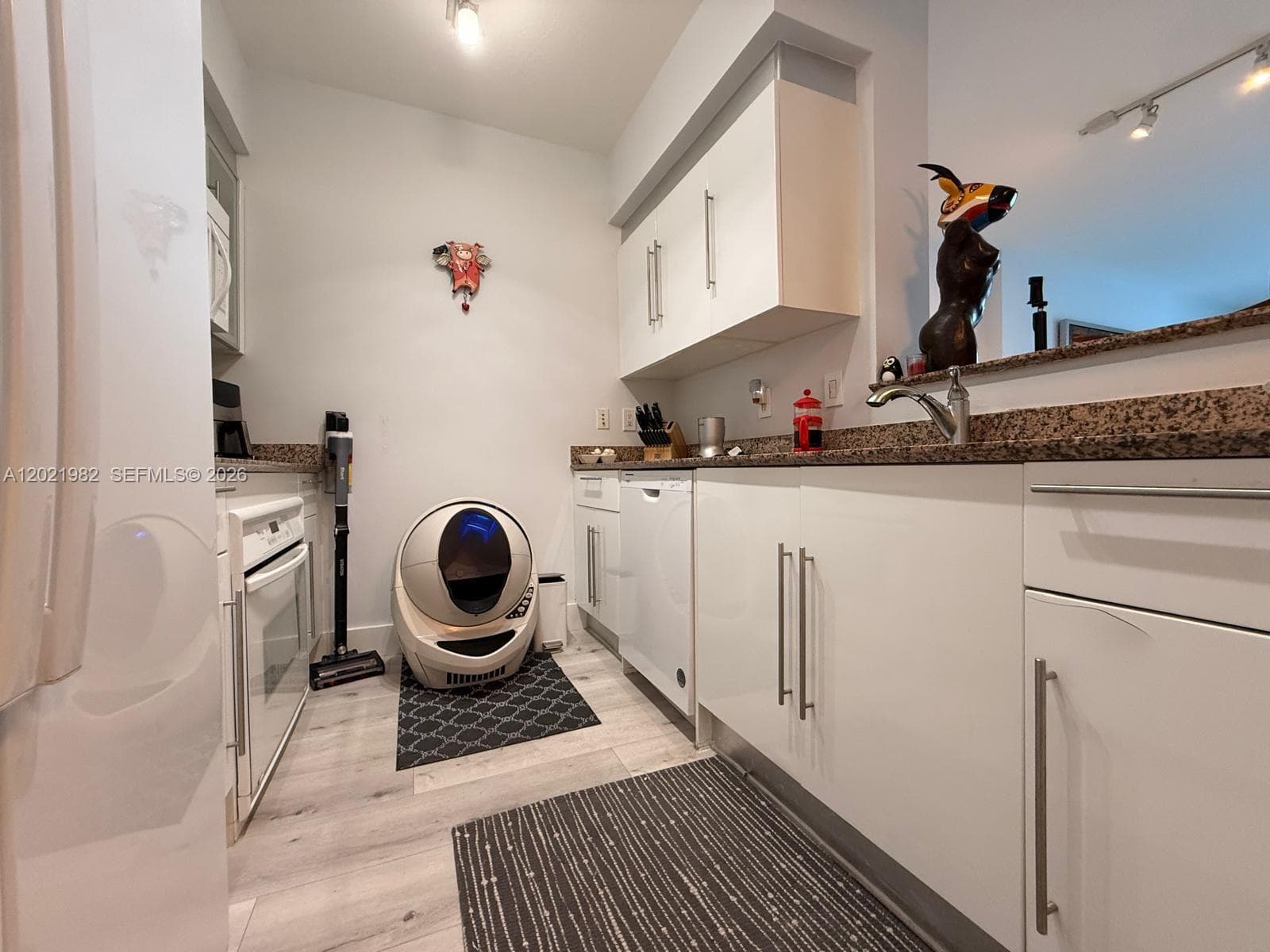 325 S Biscayne Blvd # 2024, Miami, FL 33131 photo 11