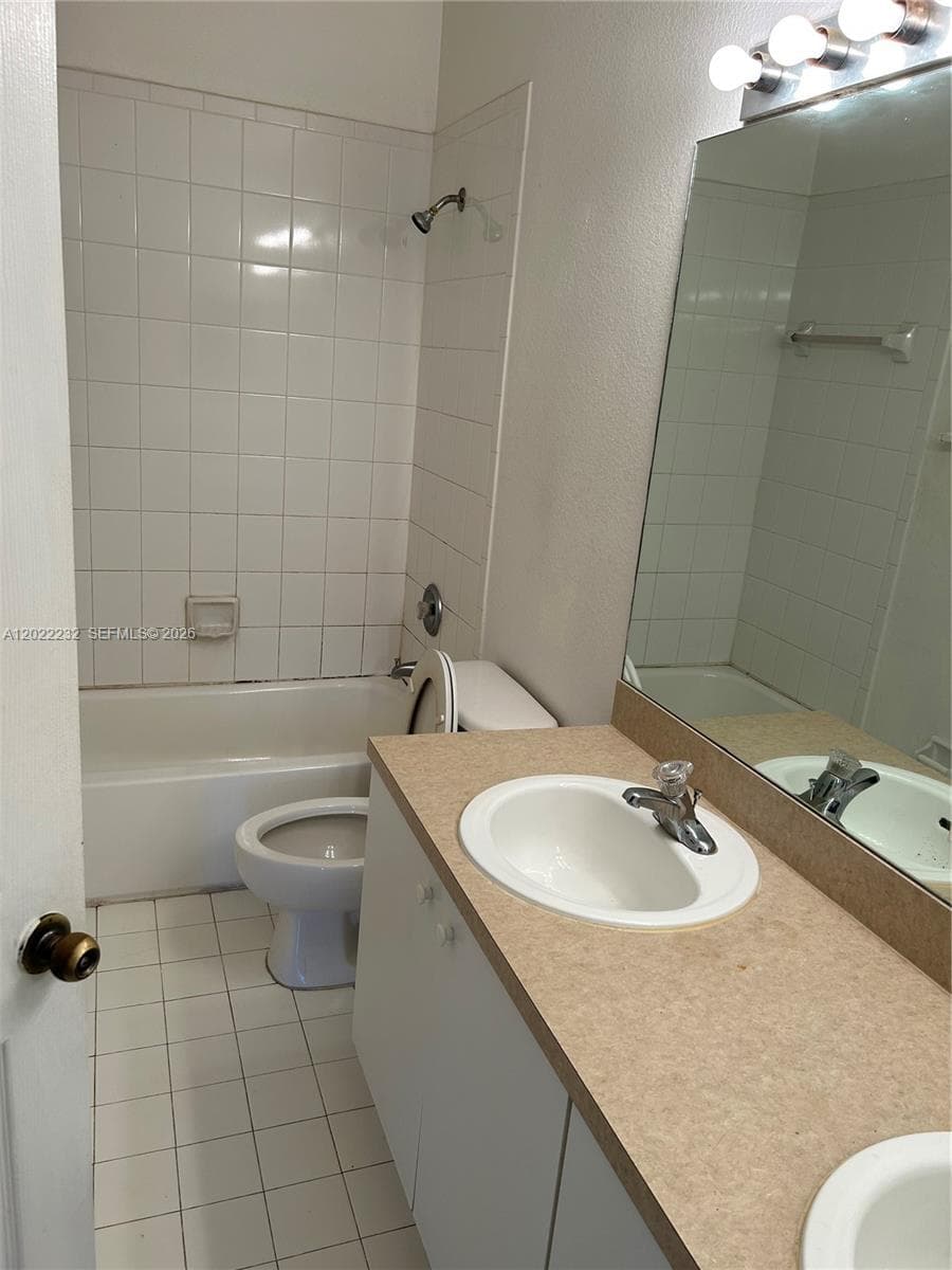 4513 Woodland Cir # 4513, Tamarac, FL 33319 photo 9