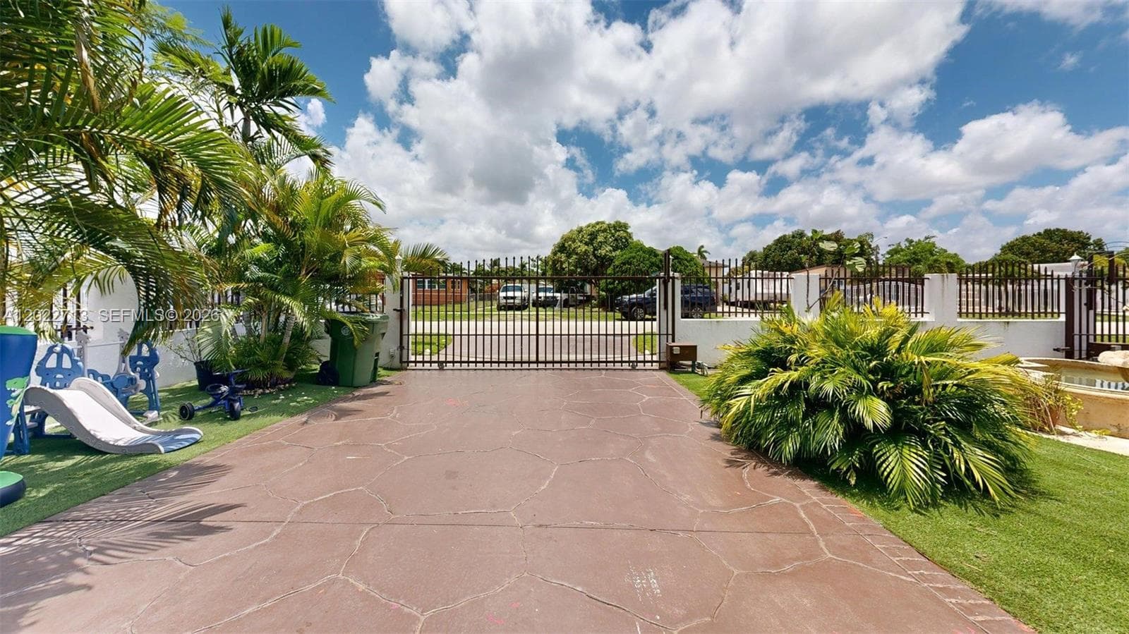 357 W 44th St, Hialeah, FL 33012 photo 6