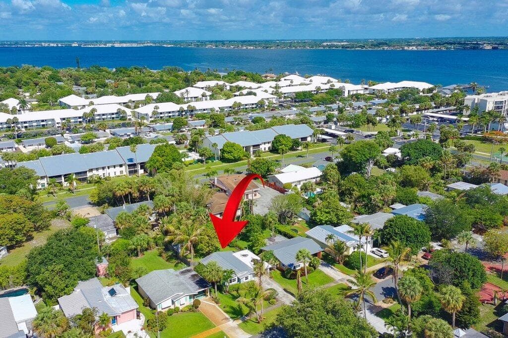 262 SE Monterey Avenue, Stuart, FL 34996 photo 6