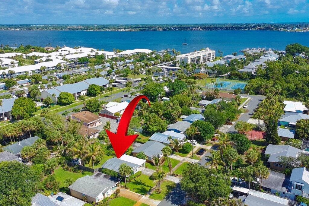 262 SE Monterey Avenue, Stuart, FL 34996 photo 7