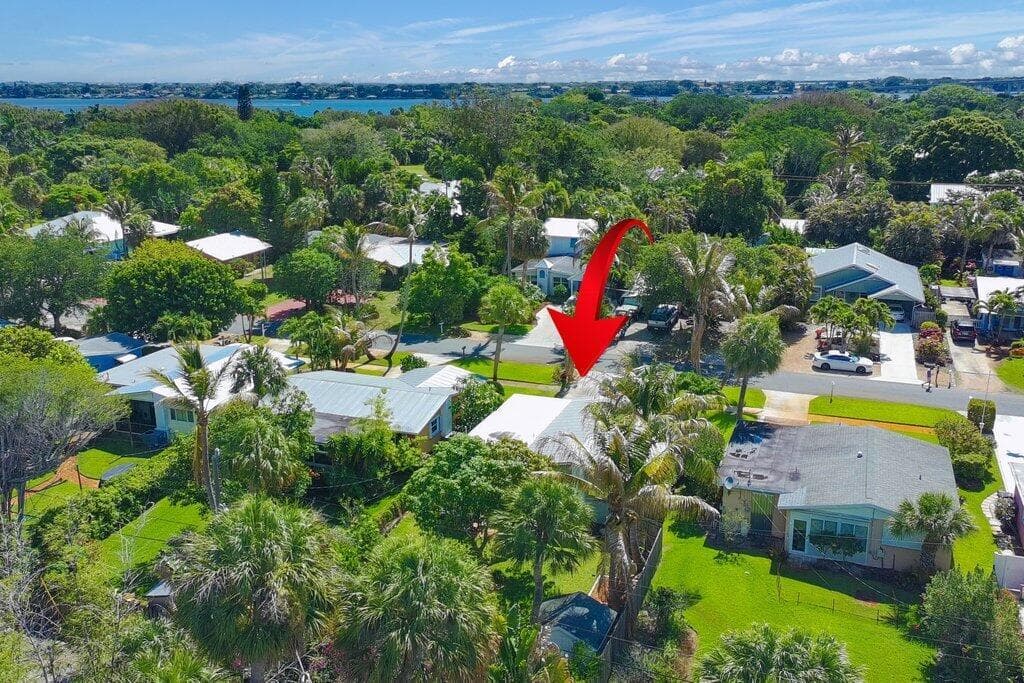 262 SE Monterey Avenue, Stuart, FL 34996 photo 9