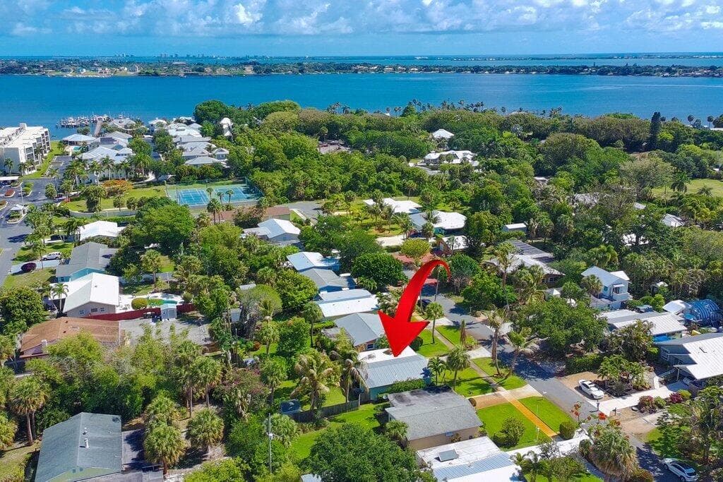 262 SE Monterey Avenue, Stuart, FL 34996 photo 8