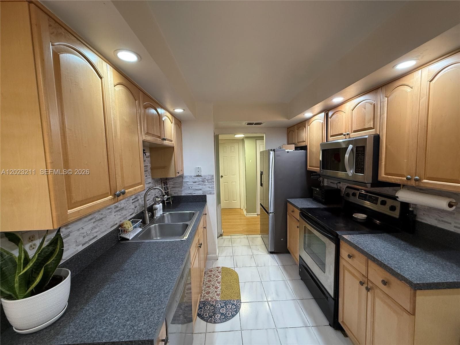 450 Commodore Dr # 306, Plantation, FL 33325 photo 13