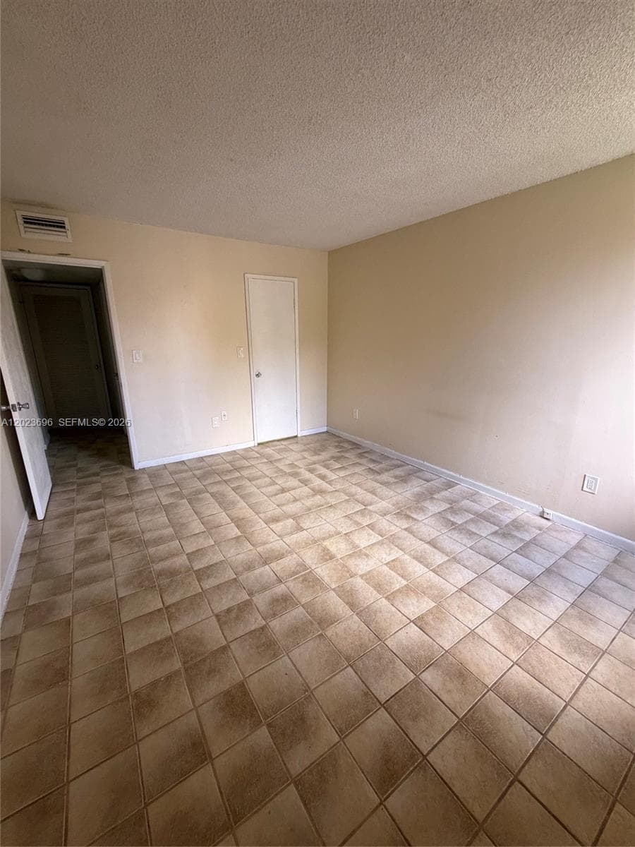 9150 Fontainebleau Blvd # 203-2, Miami, FL 33172 photo 4