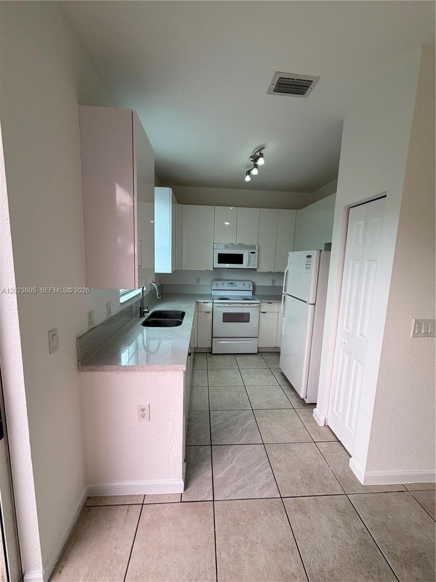 607 NE 21st Ter, Homestead, FL 33033 photo 6